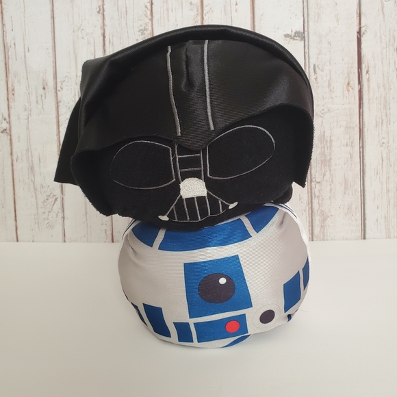 Tsum Tsum Darth Vader and R2D2 - Picture 12 of 13